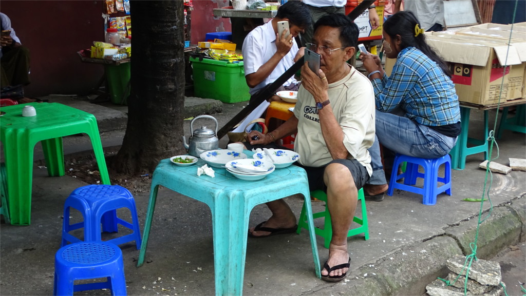Lunch al fresco in Yangon